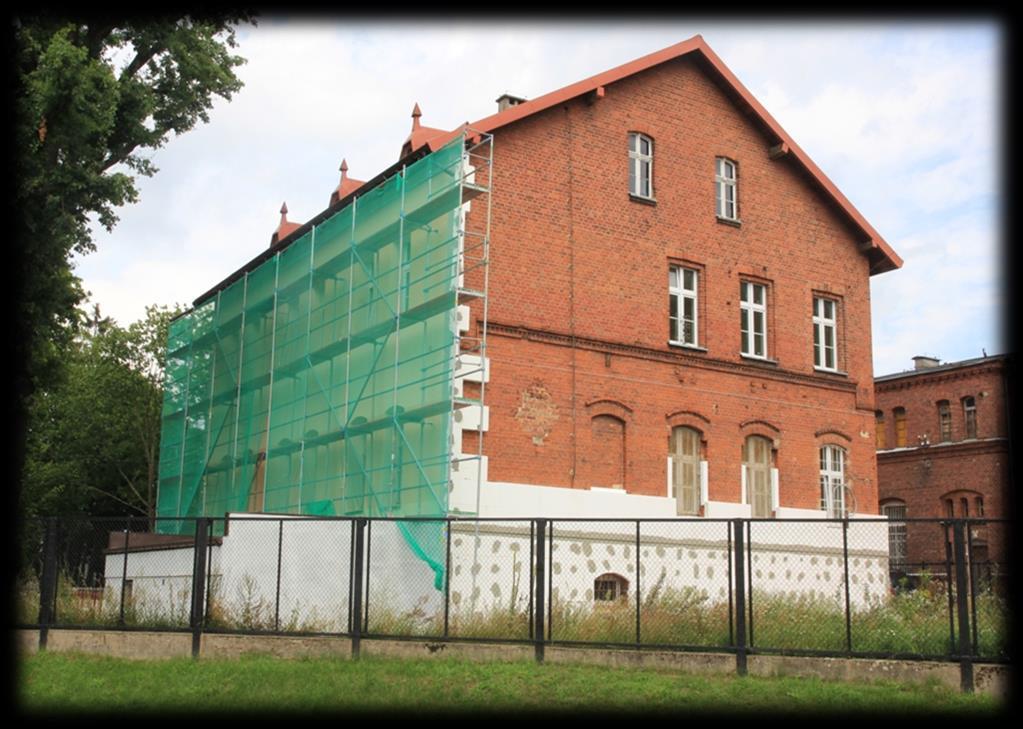 Niestety okładanie ścian obwodowych zabytków izolacją (najcześciej ze styropianu) służy często nie tyle poprawie ich "bilansu