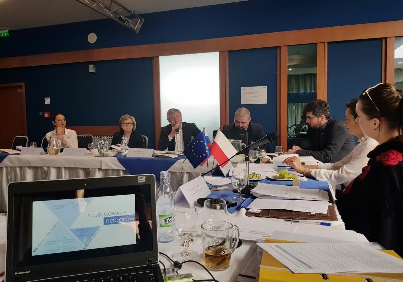 mikroprojektów, podczas którego zatwierdzono do dofinansowania 33 wnioski (z zaleceniami i rekomendacjami)