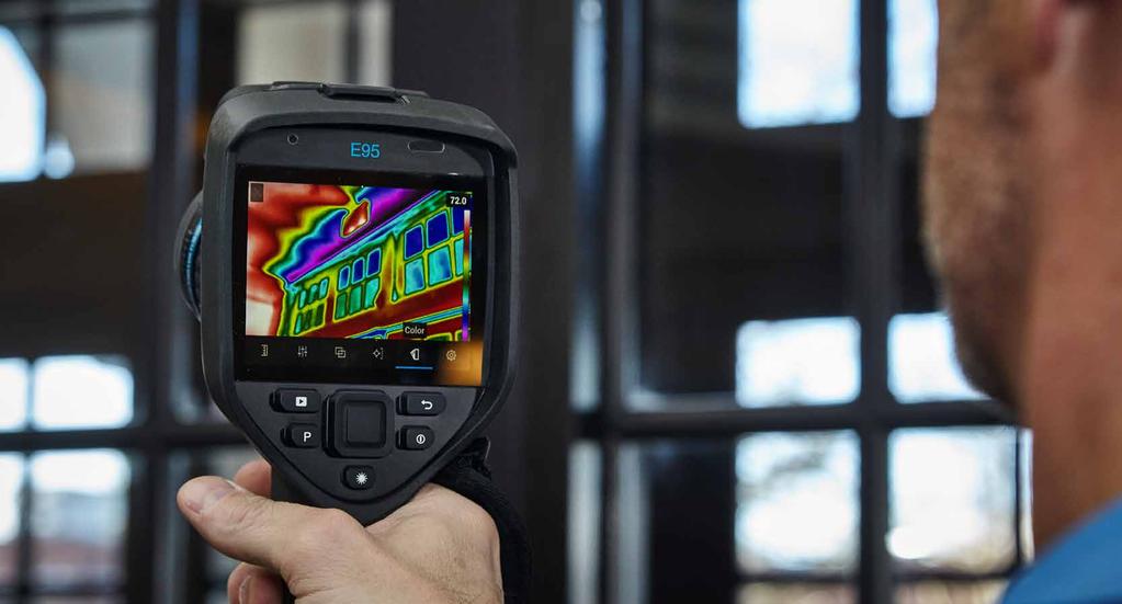 NIEZRÓWNANA WYDAJNOŚĆ Zobacz więcej szczegółów Jaskrawy monitor LCD jest o 33% jaśniejszy niż w poprzednich modelach Duży 4-calowy wyświetlacz z kątem widzenia 160 Maks.