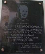 Monografia rzymskokatolickiej parafii św. Trójcy w Komarowie 107 Nagrobek 12 Rok 2013, 14 maja. Nagrobek ks.