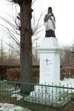 154 Monografia rzymskokatolickiej parafii św. Trójcy w Komarowie Zdjęcie 67 Rok 2012, 26 grudnia. Figura Jana Chrzciciela w Komarowie-Osadzie (foto Paweł Wysłocki).