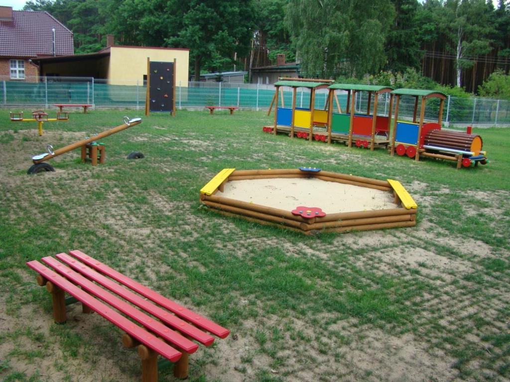 31 maja został wykonany remont chodnika na ul. Konopnickiej w Grabowie nad Prosną. Chodnik został wykonany z kostki brukowej betonowej o powierzchni 120 m 2. Całkowity koszt zadania wyniósł 6.