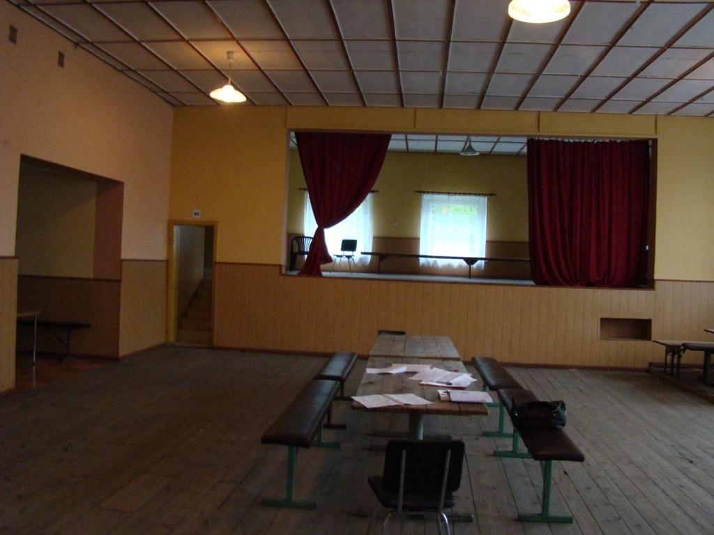 CZERWIEC W czerwcu rozpoczęto realizację zadania pn. Rozbudowa i modernizacja budynku pełniącego funkcję społeczno - kulturalne wraz z otaczającym terenem rekreacyjnym w miejscowości Bobrowniki".