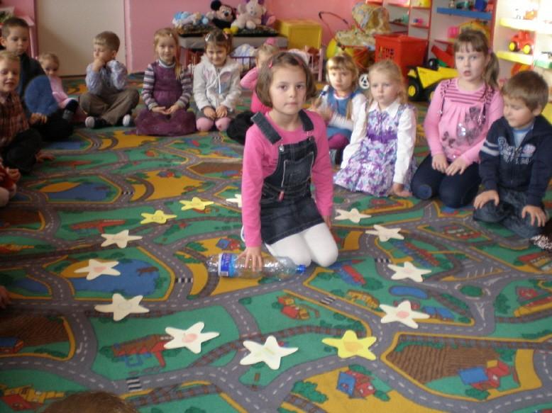 Na imprezie Andrzejkowej w naszej szkole wraz z pomocą pani Joanny Bulsy zorganizowaliśmy wróżby i przepowiednie. Było wiele zabaw, w których uczestniczyli uczniowie z naszej szkoły.