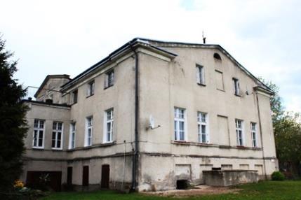 Przykłady zachowanych tego typu domów pokazano na rys. 12.