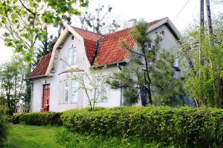 Zwykle budowane są domy jednorodzinne na podstawie różnorodnych projektów typowych.