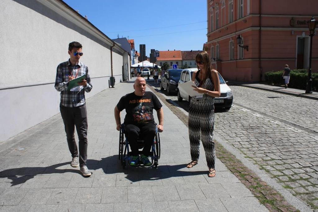 Spacery badawcze, czyli wywiady eksperckie, które prowadzono w trakcie zwiedzania wybranej przestrzeni, odbyły się w czterech wybranych rejonach Jarocina (okręg Stare Miasto, okręg Śródmieście, okręg