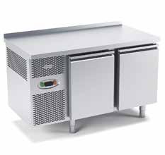 WYSUWANY AGREGAT Stół chłodniczny od 5 990 PLN od 4 792 PLN - Drzwi z samodomykaczem - Ładowność komory 50 kg - Wysuwany agregat, obniża koszty napraw,