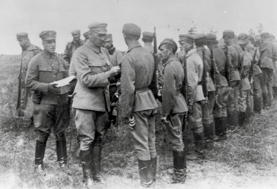 4. 5. w trakcie I wojny światowej. Reprezentanci grup losują po kolei zadania ze skrzynki (znajdują się w Materiałach dla nauczyciela).