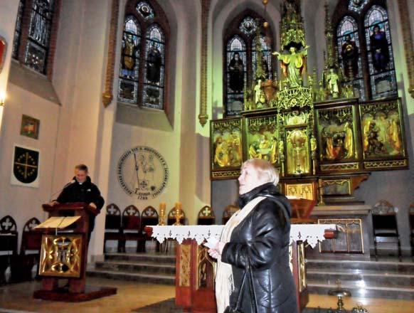 NA WIELKOPOLSKICH SZLAKACH Niedzielne popołudnia w wielkopolskich dworkach to już tradycyjne spotkania, w których absolwenci UAM chętnie biorą udział.