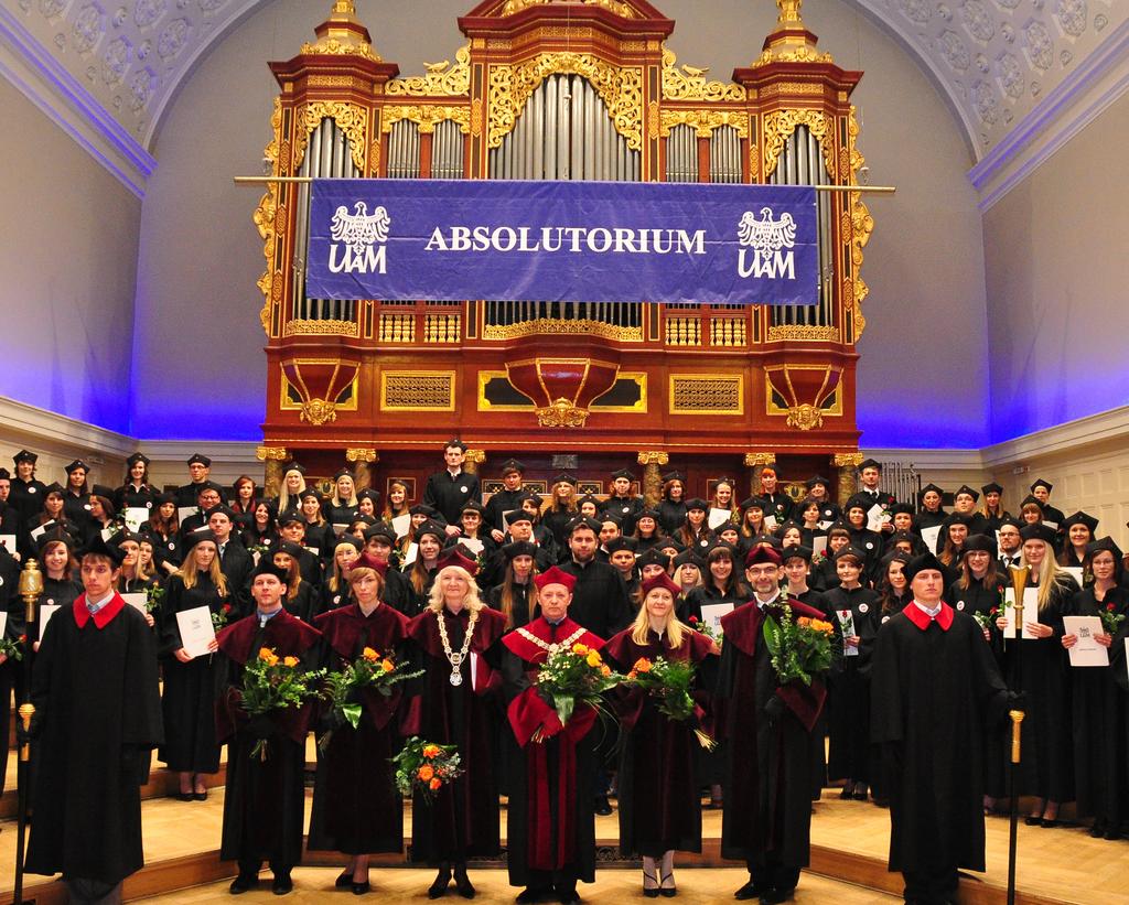 WŁADZE DZIEKAŃSKIE WA Dziekanat studiów stacjonarnych Dziekan prof. zw. dr hab. Katarzyna Dziubalska-Kołaczyk, dkasia@wa.amu.edu.pl, Collegium Novum, pok. 108 A Collegium Novum, al.