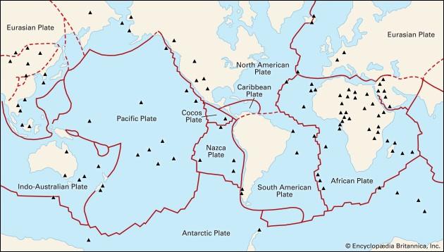 Procesy zachodzące na granicach płyt tektonicznych nie tłumaczą jednak wszystkich zjawisk wulkanicznych zachodzących na Ziemi. Istnieją również obszary wulkaniczne z dala od tych obszarów (Ryc. 3).