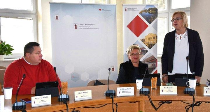 WIEŚCI W Z NUMERZE RATUSZA uczniowie, studenci i nauczyciele podczas przygotowywania apeli, konkursów, prac zaliczeniowych, dyplomowych a nawet doktoranckich oraz uczestnicy konkursów fotograficznych.