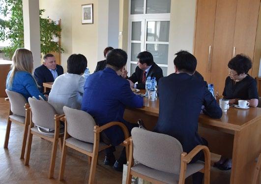 WIEŚCI W Z NUMERZE RATUSZA Wizyta Goście z Chin W piątek, 21 września, w Mszczonowie gościła delegacja chińskich samorządowców z okręgu Hangzhou Gongshu.