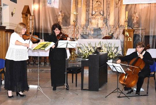 Z ŻYCIA GMINY Koncerty Obdarowani pięknem muzyki Tegoroczny wrzesień upływał w Mszczonowie w niezwykle muzycznej atmosferze. Wszystko za sprawą czterech koncertów, jakie w mieście dało Trio Chopin.