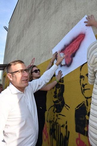 W NUMERZE KULTURA Józef Grzegorz Kurek. Zapewniał Rafała Rostowińskiego, że zleceń w Mszczonowie na tego typu dzieła będzie więcej. - Mamy jeszcze wiele pomysłów, nie tylko historycznych.