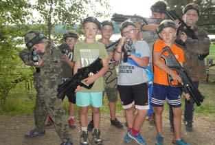 laser tag camp obóz laserowego paintballa dla najmłodszych 8-13 lat elektroniczny paintball Laser Tag: symulacja pola walki z wykorzystaniem wojskowych, elektronicznych symulatorów broni.