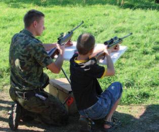 karabin), NERF - potyczki z użyciem broni na bezpieczne, piankowe pociski.