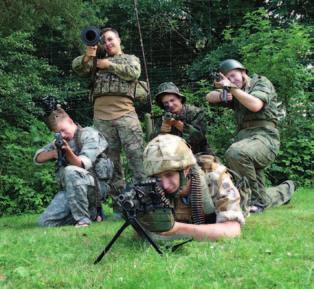 Braterstwo Broni Obóz ASG 12-15 / 15-18 lat ASG (Air Soft Gun): zajęcia z użyciem replik broni skonstruowanej w celu realnego odwzorowania pola walki (repliki broni ASG to wierne kopie oryginałów,
