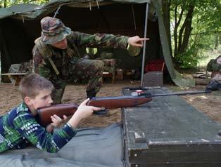 Śladami Beara Gryllsa Obóz survivalowy 12-15 / 15-18 lat survival: sztuka przetrwania w trudnych, nietypowych i niesprzyjających warunkach terenowych oraz atmosferycznych.