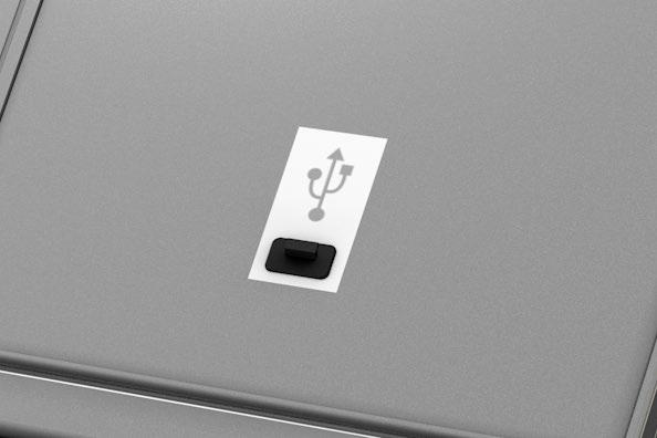 W standardzie ma wbudowany port USB, umożliwiający przeprowadzanie aktualizacji oprogramowania, eksport i import programów prania, pobieranie statystyk, planów cenowych i innych aplikacji, które