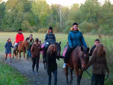 Obszar zamieszkały tego sołectwa charakteryzuje się zwartą zabudową domków jednorodzinnych oraz osiedli wielorodzinnych.