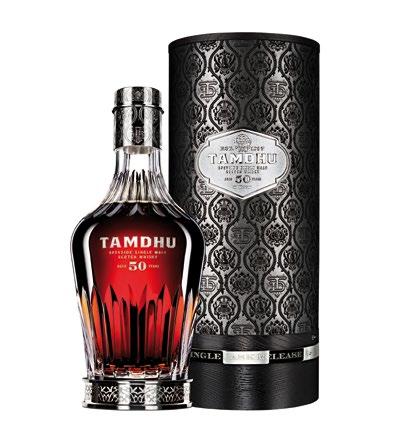 TAMDHU 24 MARCA 2017 TAMDHU SPEYSIDE SINGLE SCOTCH WHISKY MALT ZAPREZENTOWAŁA NAJSTARSZĄ BUTELKĘ TAMDHU 50 YEAR OLD CO ZBIEGŁO SIĘ Z OBCHODAMI 120 ROCZNICY DESTYLARNI.
