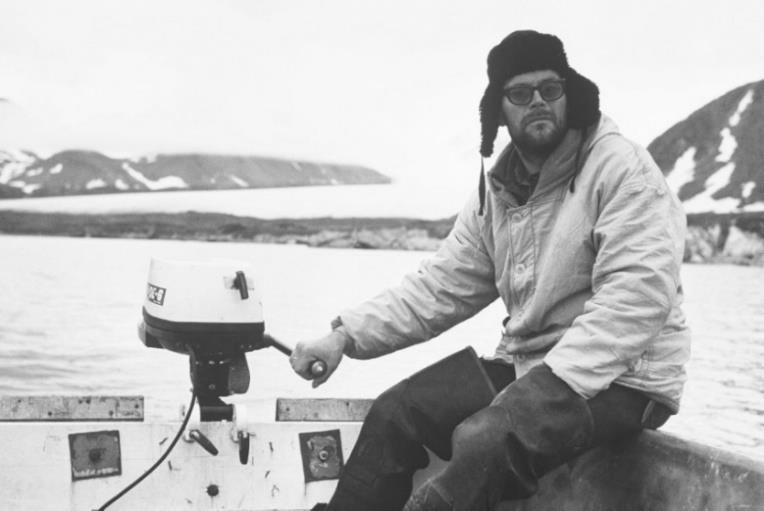 Postacie polarystyki Fotografie dostępne na płycie CD Fot. 1. Stanisław Baranowski, Spitsbergen 1973. Fot. J. Pereyma Fot. 2.
