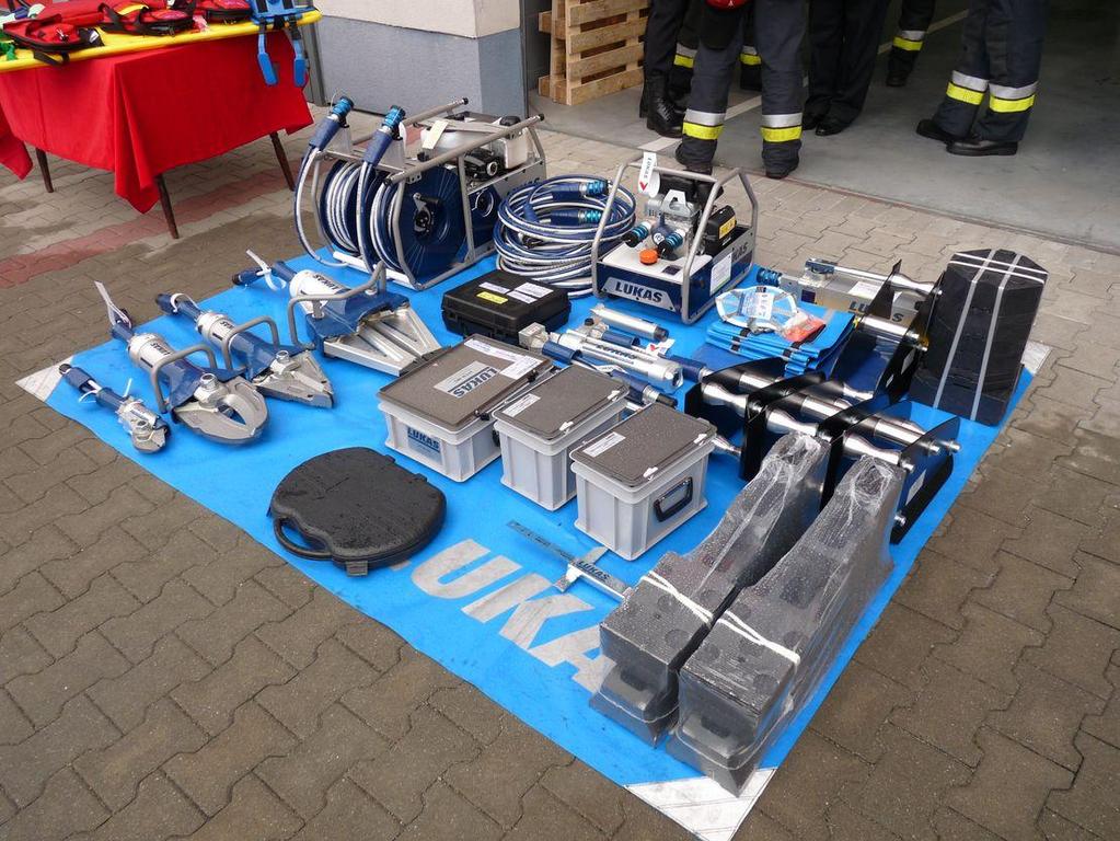 napędzana silnikiem spalinowym lub elektrycznym, podająca olej hydrauliczny pod ciśnieniem 720 bar.