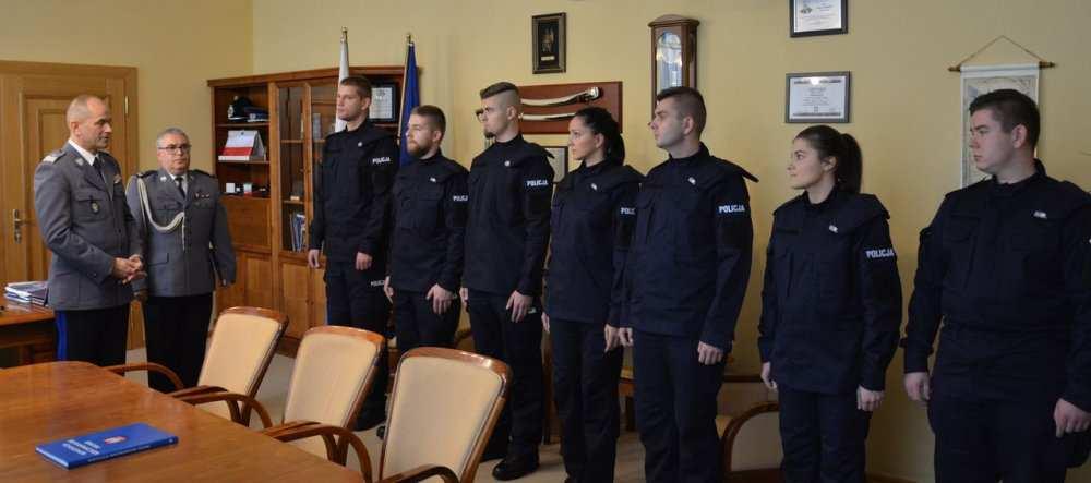 Po ukończeniu szkolenia podstawowego, młodzi policjanci trafią do komend, komisariatów i innych jednostek na terenie naszego województwa.