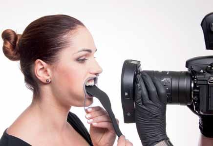 _fotografia _obiektyw makro 100 mm, _zewnętrzna lampa błyskowa, _jednorodne tło fotograficzne.
