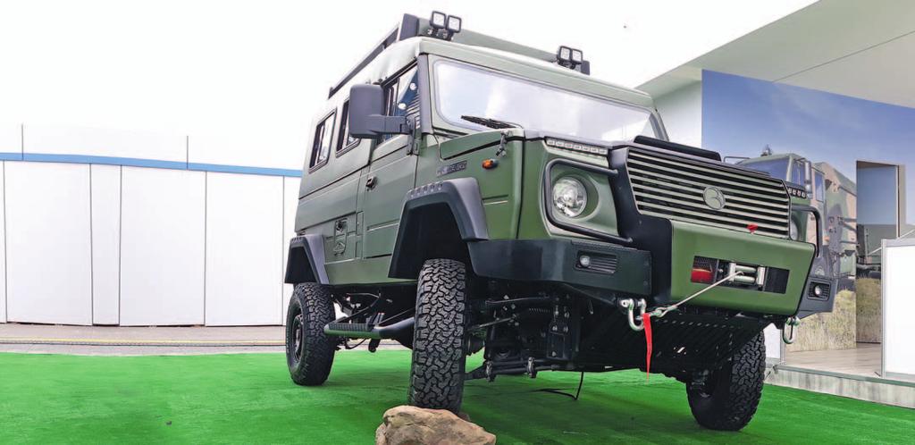 [ 52 ] POJAZDY WOJSKOWE Zmodernizowany Honker M-AX z Autobox Innovations Posiadana przez naszą armię flota dotychczas eksploatowanych samochodów małej ładowności i wysokiej mobilności Honker