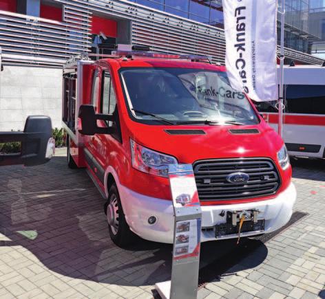 Auto ma wyposażenie zwiększające komfort użytkowania: elektrycznie sterowanie szybami oraz podgrzewane lusterka zewnętrzne. O atmosferę w kabinie i w przedziale osobowym dba klimatyzacja.