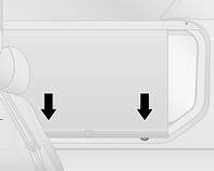 Roleta przeciwsłoneczna W niektórych pojazdach roleta przeciwsłoneczna jest wbudowana w osłonę szyby. Aby zamknąć, pociągnąć uchwyt w dół i zaczepić elementy blokujące na dole.