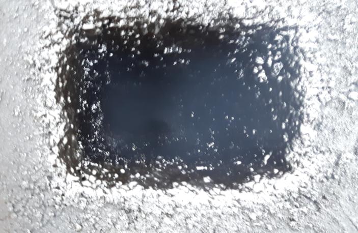Bezpieczeństwo domowego ogniska Nieprawidłowe palenie i zaniedbane czyszczenie komina to jak siedzenie na bombie. Smoły i sadzy w niemal zatkanym ok.
