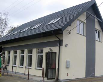 Rewitalizacja zespołu dworsko-parkowego 9. lipca 2018r. firma Usługi Inżynierskie mgr inż. Henryk Wierzbicki z Wąwolnicy rozpoczęła remont budynku dworku w Strzyżewicach.