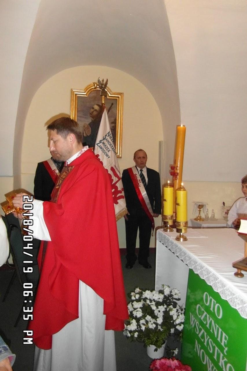 W wygłoszonym kazaniu kapłan podkreślił, że Bóg dał naszej Ojczyźnie wybitne jednostki, które poprowadziły nasz naród ku niepodległości.