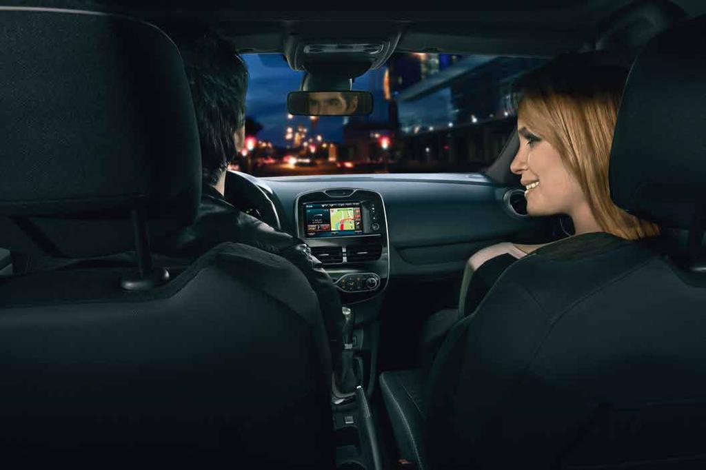 INNOVATION BY RENAULT ZAAWANSOWANE TECHNOLOGIE SYSTEM RENAULT R-LINK DZIĘKI SWEMU DOTYKOWEMU EKRANOWI, FUNKCJI POLECEŃ GŁOSOWYCH* I PILOTOWI STERUJĄCEMU, OFERUJE WYJĄTKOWO PROSTY DOSTĘP DO SZEREGU