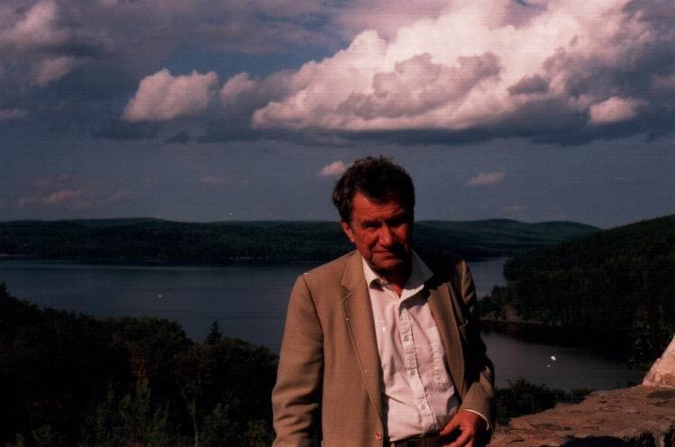 Prof. dr hab. Adam Podgórecki (1925 1998) Urodził się 16 grudnia 1925 w Krakowie. Zmarł 18 sierpnia 1998 w Ottawie, Ontario, Kanada.