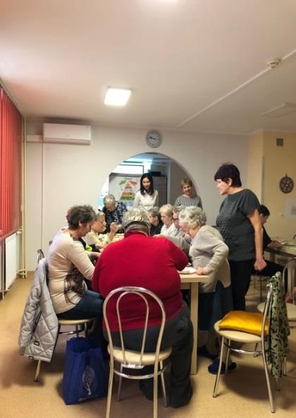 Omówiono prezentację multimedialną dotyczącą Piramidy Zdrowego Żywienia i Aktywności Fizycznej.