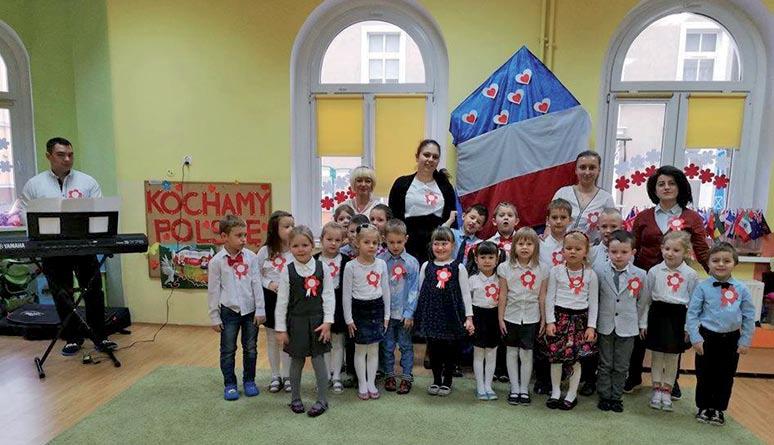 Świętowali odzyskanie niepodległości Patriotycznie w Przedszkolu www.fundacjamisericordia.pl 05.12.