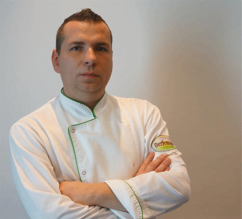 Szef Kuchni Robert Kołakowski Robert przeszedł wszystkie szczeble zawodowej kariery w gastronomii. Od 2014 roku pełni funkcje Szefa Kuchni Hotelu Villa Park MED&SPA.