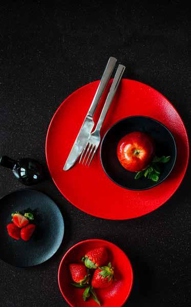 Dazzle WHITE New Dazzle RED New TALERZ PŁASKI COUPE RED DAZZLE / FLAT COUPE PLATE RED DAZZLE 288726 Ø280mm 51,00 zł TALERZ Z UNIESIONYM RANTEM / ELEVATED FLAT PLATE 288264 Ø310mm 43,00zł