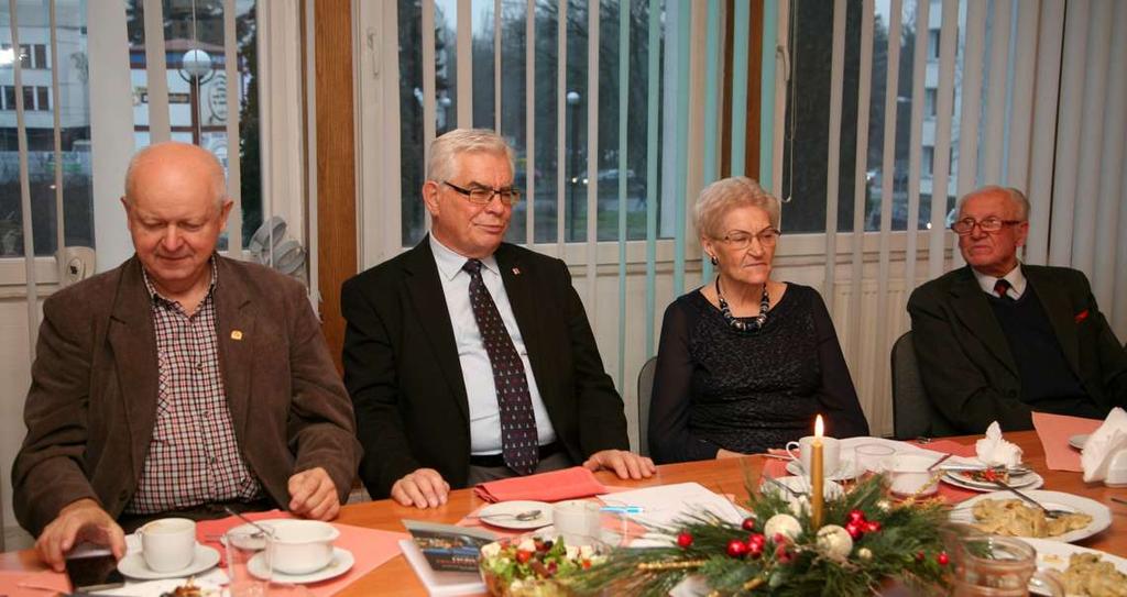 Wielkość udziałów równoważących nakłady na rozbudowę wspólnej nieruchomości o klatkę schodową i szyb windy wynosi 11931/519028, co