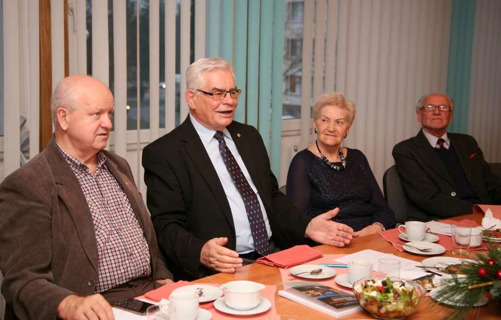 Okolicznościowy list kończyły słowa: Życzymy Szanownemu Koledze