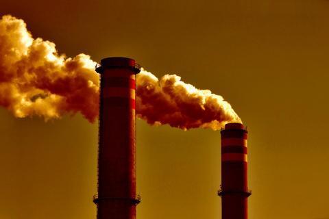 Zanieczyszczenia powietrza Emisja wysoka i emisja niska Podział pomiędzy wysoką emisją a niską emisją powszechnie definiowany jest w odniesieniu do wysokości komina.