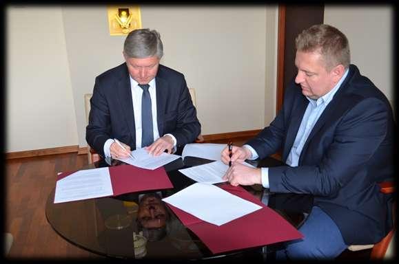 Spotkania i wydarzenia 12 listopada burmistrz Andrzej Czernecki podpisał porozumienie z Grupą Kapitałową Loyd S.A. Określa ono zasady współpracy w ramach planowanej przez Grupę inwestycji.