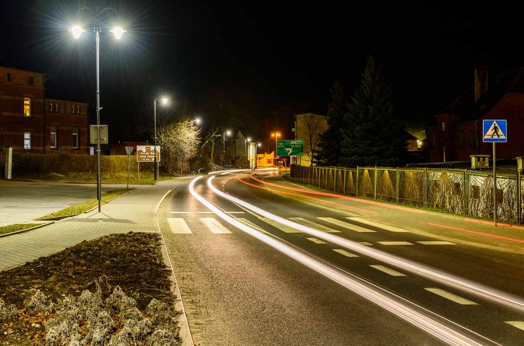 Polanów Jasna ulica W nocnej panoramie współczesnych miast dominuje oświetlenie uliczne. Głównym zadaniem tego typu oświetlenia jest zapewnienie bezpieczenstwa ruchu dla jego użytkowników.