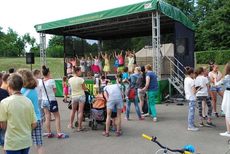 Dzień Dziecka oraz Dzień Rodzicielstwa Zastępczego 4 czerwca 2016 r., Park przy ul.