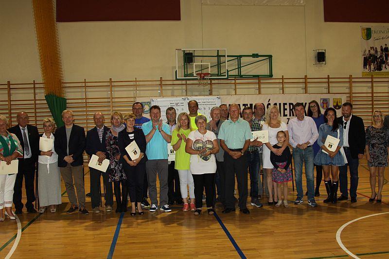 Podsumowanie etapu powiatowego konkursu Piękna wieś 17 czerwca 2016 r., Hala Sportowa Sokolnia LAUREACI: KATEGORIA: ZAGRODA ROLNICZA Miejsce: 1. Anna i Andrzej Lipscy, zam. Deka, gm. Liniewo 2.